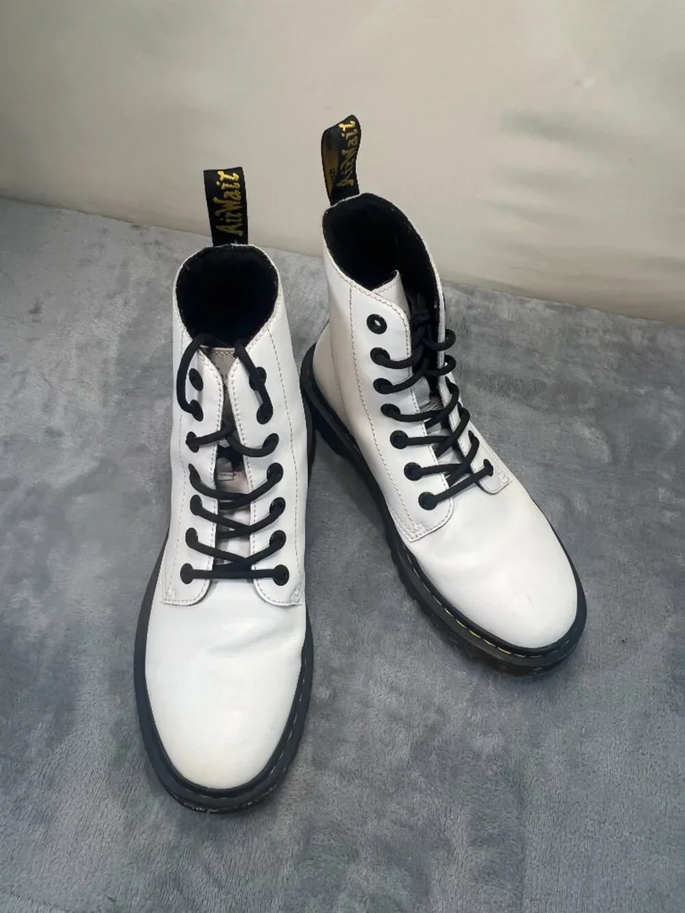 Dr Martens Luana AirWair white boot with yellow trim sz 8